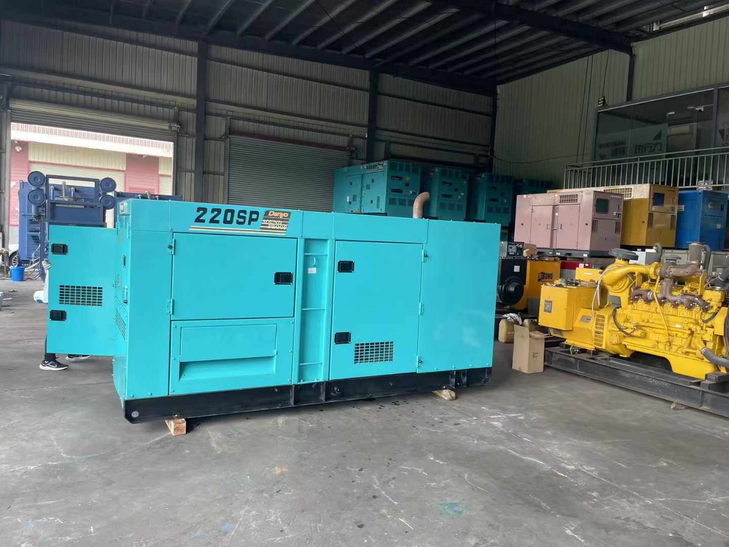 卫辉柴油发电机组长期不间断运行时，如何监控其温度和压力？