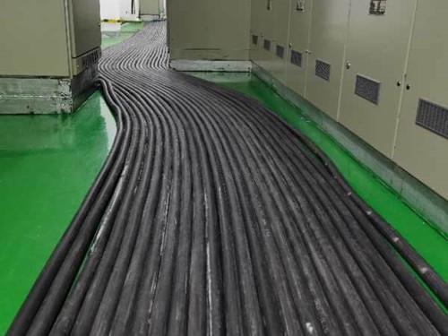 卫辉如何根据理论计算公式计算温度对特定电压测量结果的影响？